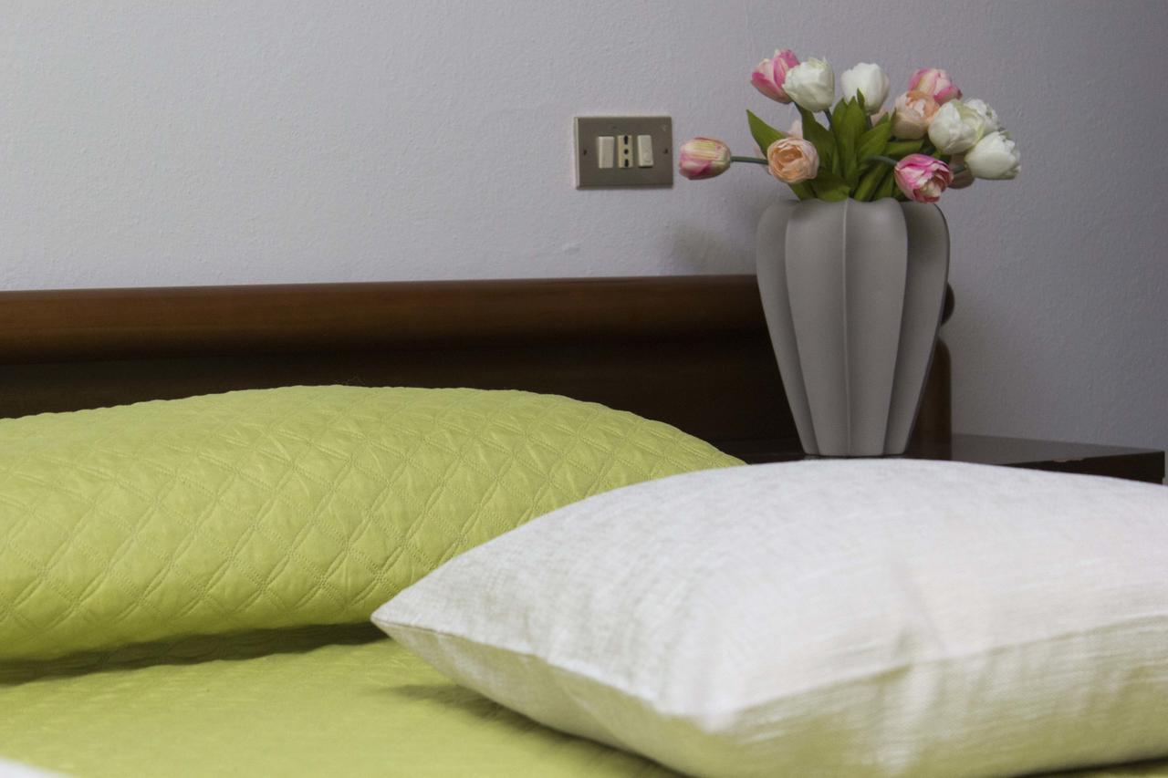 Casa Madali' - Nel Borgo Apartment Мароне Екстериор снимка