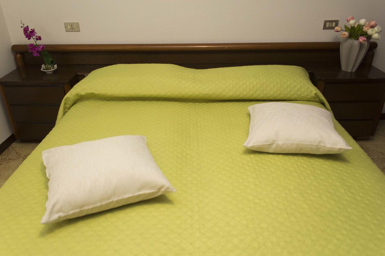Casa Madali' - Nel Borgo Apartment Мароне Екстериор снимка