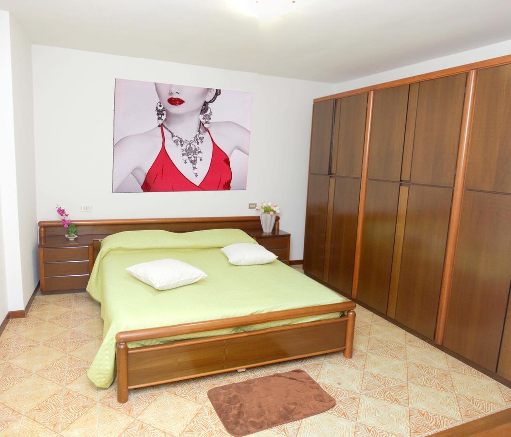 Casa Madali' - Nel Borgo Apartment Мароне Екстериор снимка