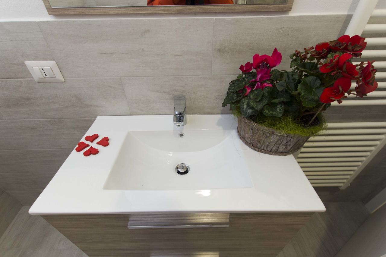 Casa Madali' - Nel Borgo Apartment Мароне Екстериор снимка